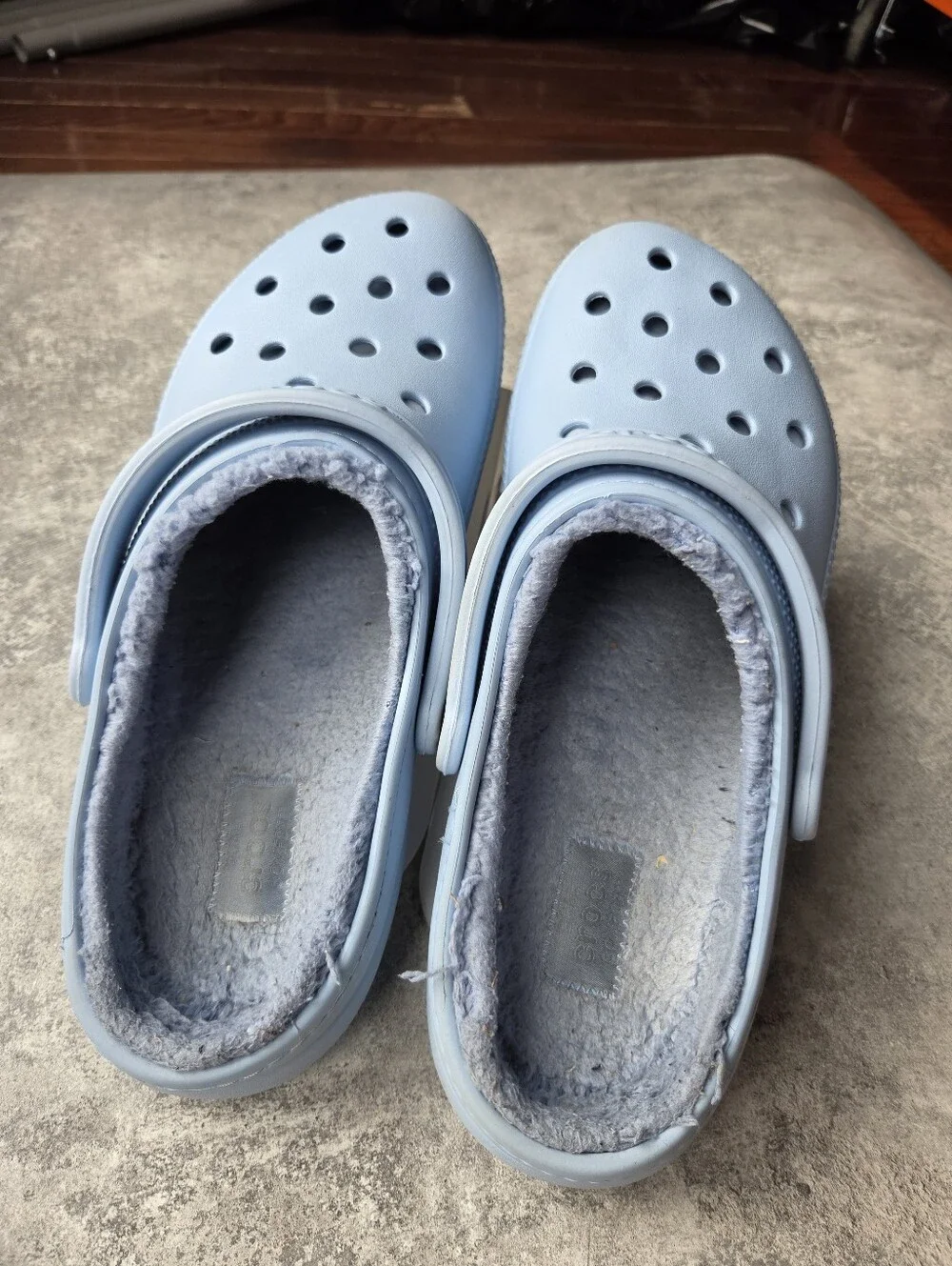 CROCS Light Blue Classic Fuzz-Lined Clogs - Size 11 M